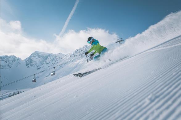 051-ski-huetten-ladurns-kottersteger-180309-kot-5832